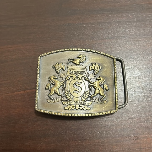 Seagram's Coat of Arms Vintage Metal Belt Buckle Joseph Seagram & Sons - Picture 12 of 12